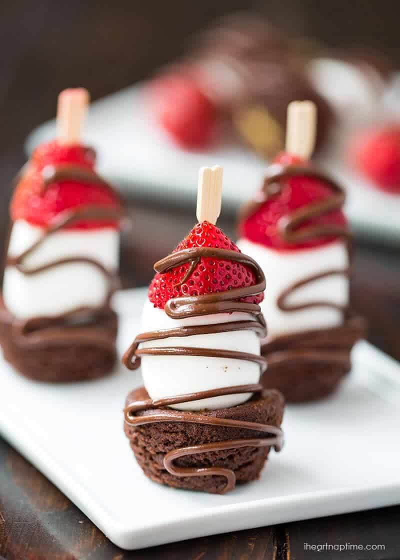 Chocolate strawberry dessert kabobs on iheartnaptime.com -EASY and delicious!