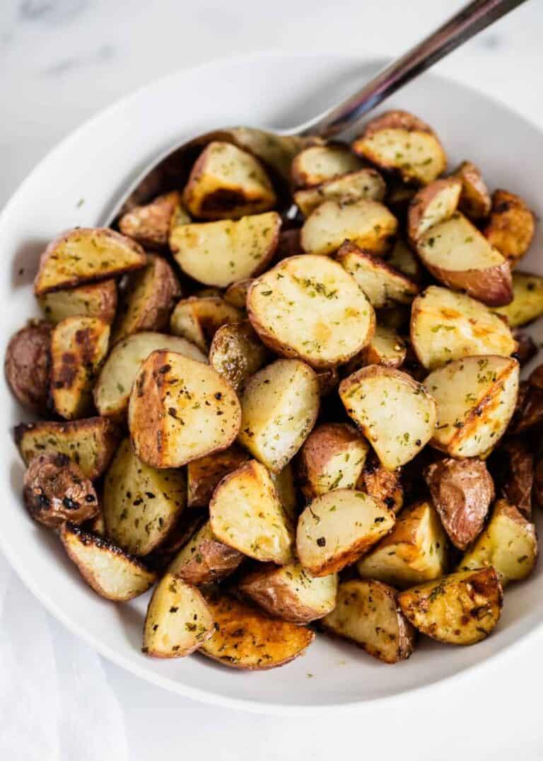 EASY Oven Roasted Red Potatoes - I Heart Naptime