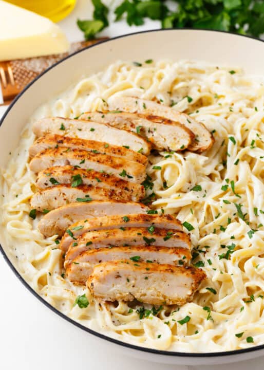 EASY Chicken Fettuccine Alfredo - I Heart Naptime