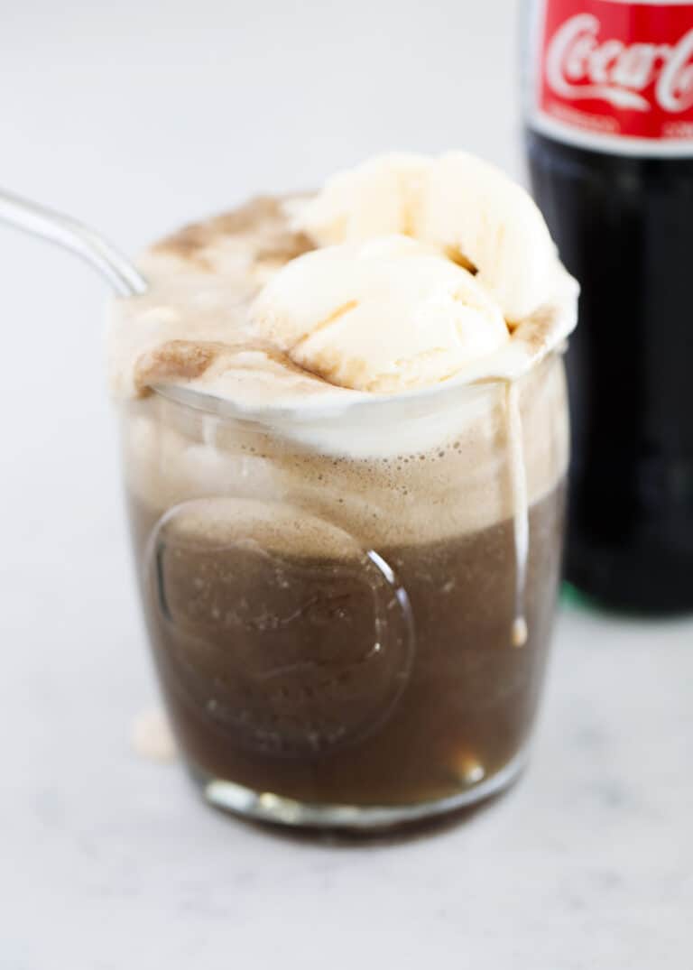 2-Ingredient Coke Float Recipe - I Heart Naptime