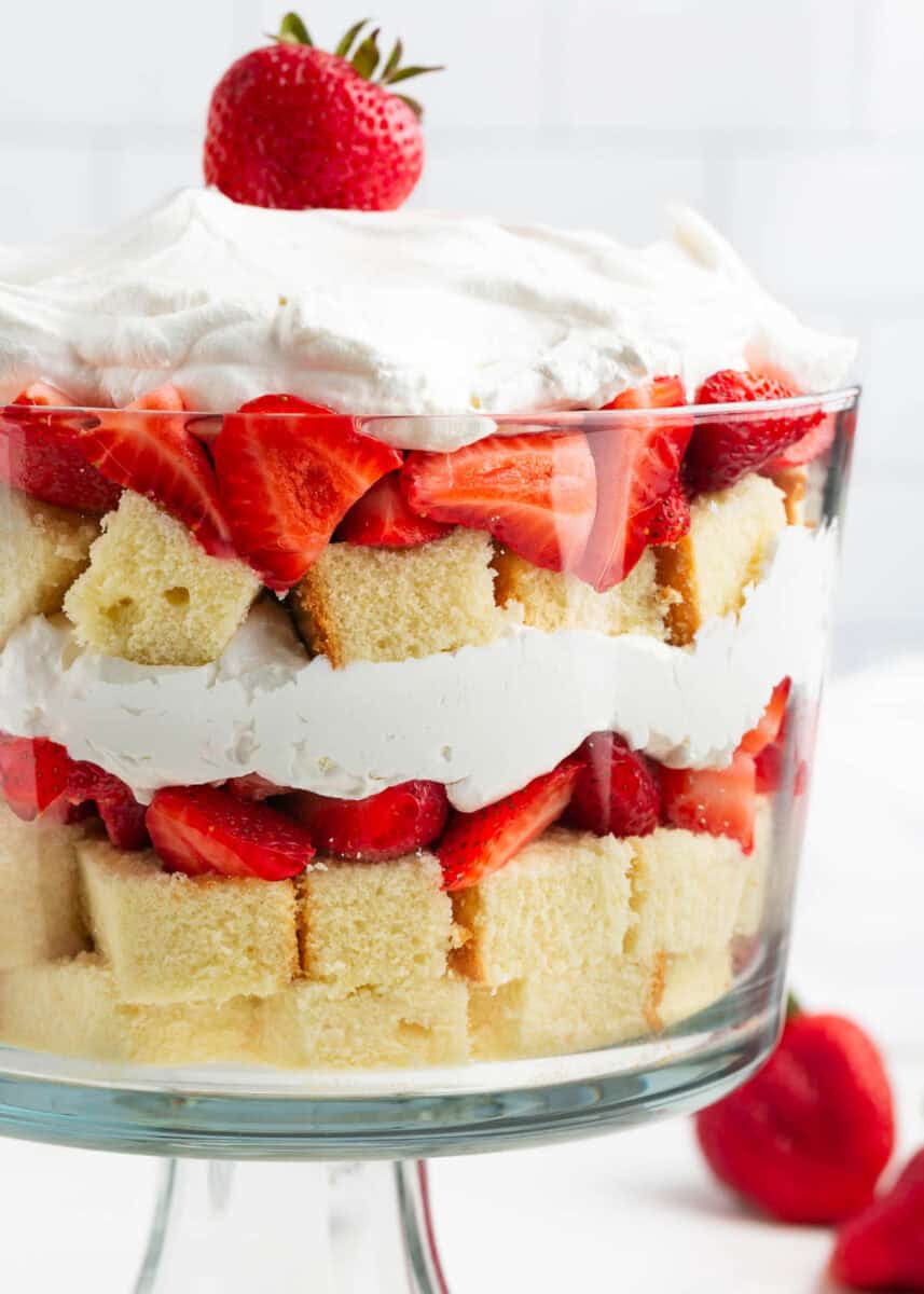 Easy Strawberry Shortcake Trifle Recipe I Heart Naptime 9093