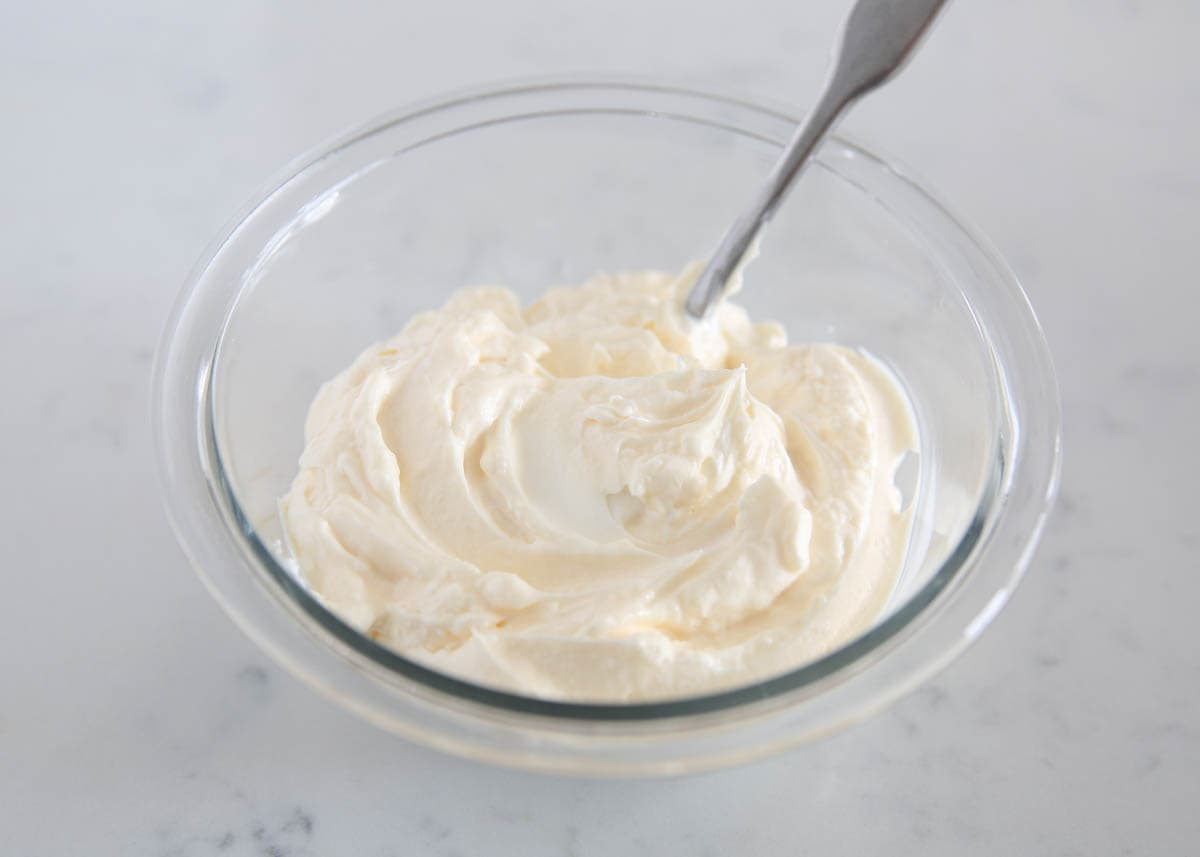 Mayo, sour cream and Knorr dip in a bowl.