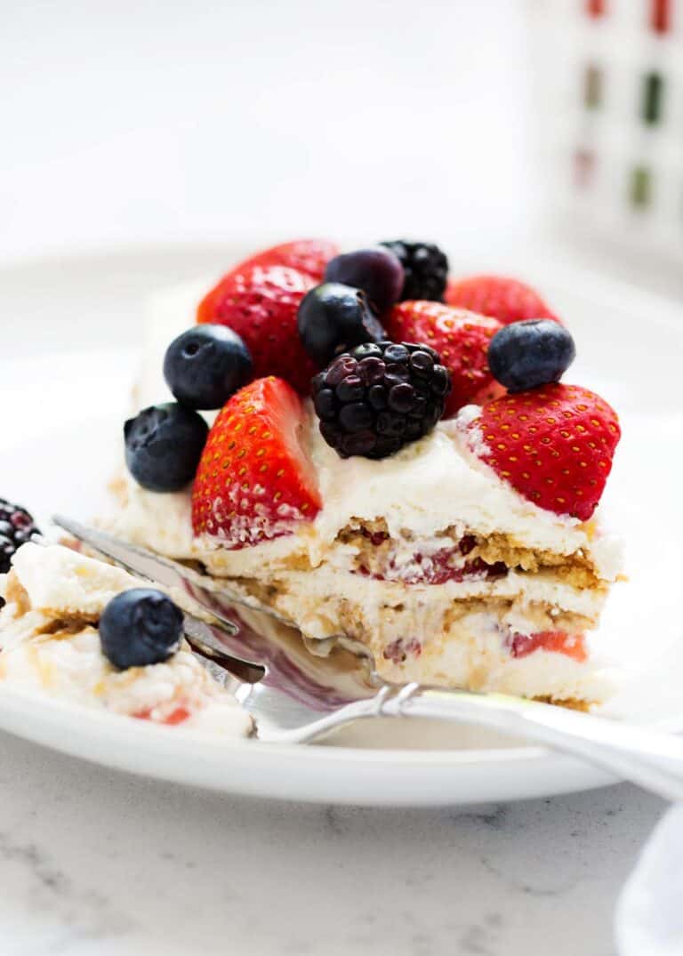 Easy No-bake Strawberry Icebox Cake - I Heart Naptime