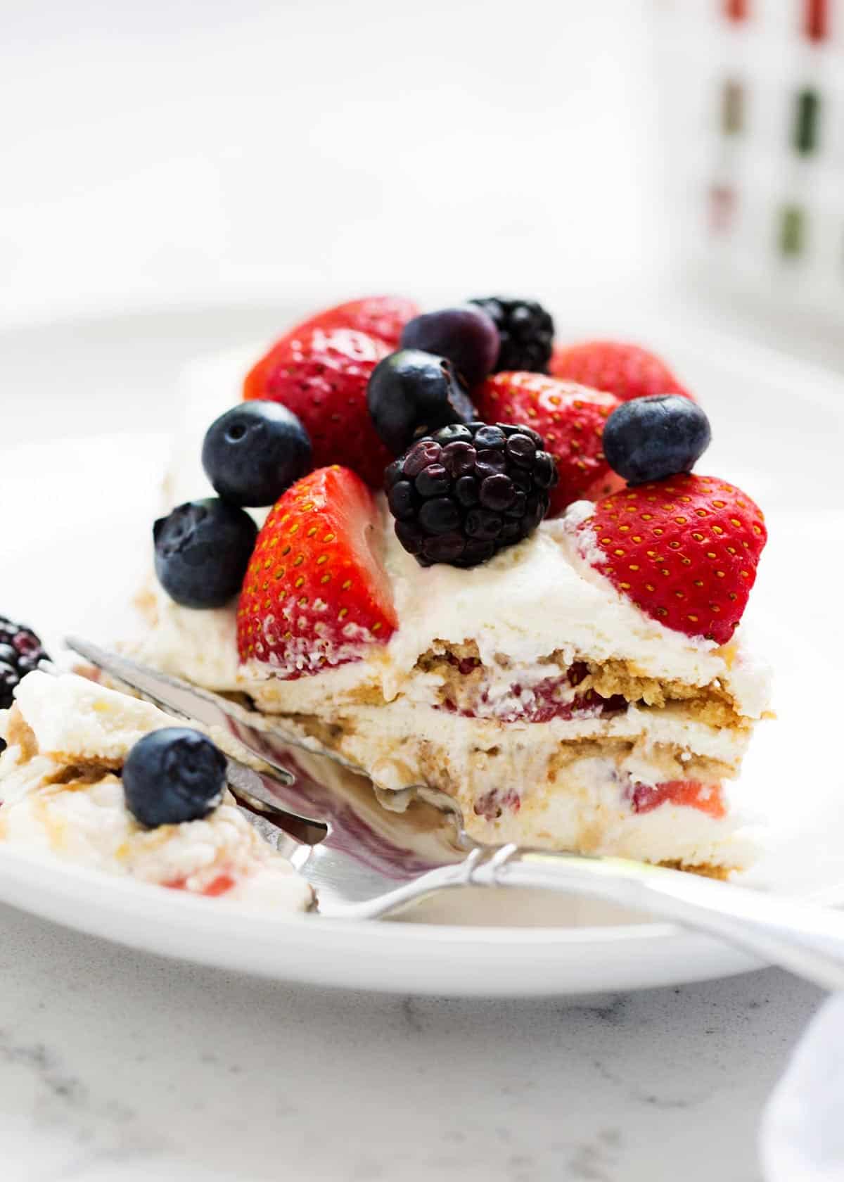 EASY No-Bake Strawberry Icebox Cake - I Heart Naptime