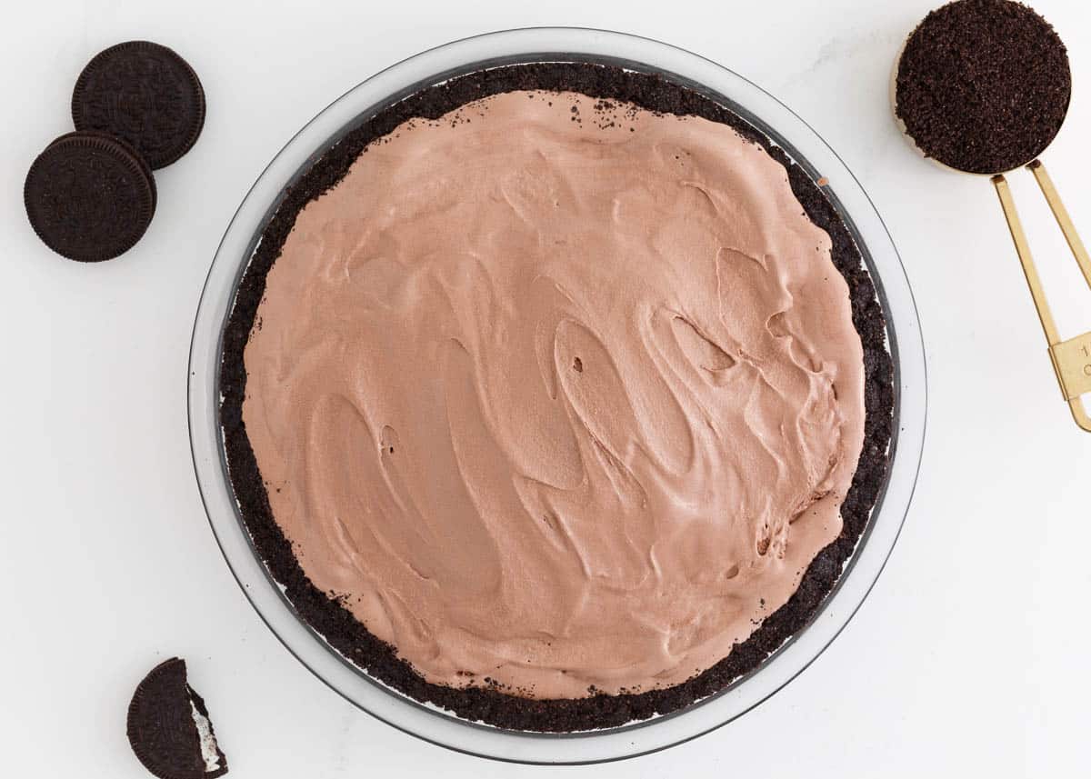 Chocolate ice cream spread onto an Oreo crust.