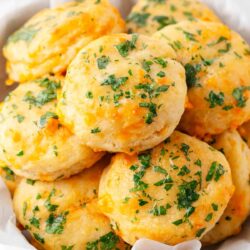 Red Lobster Cheddar Bay Biscuits in a basket.