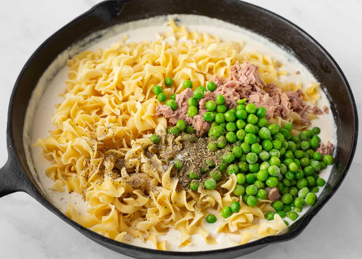 Combine tuna noodle casserole in baking dish.