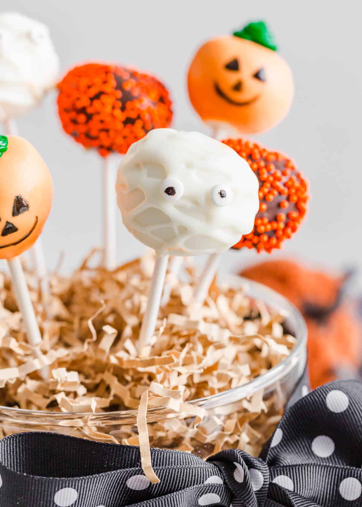 Halloween cake pops.