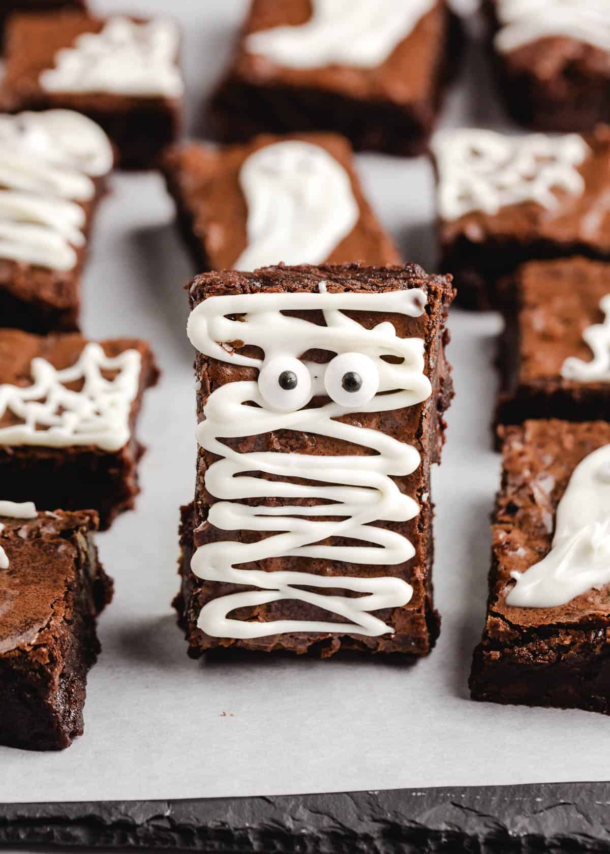 Mummy Halloween brownies.