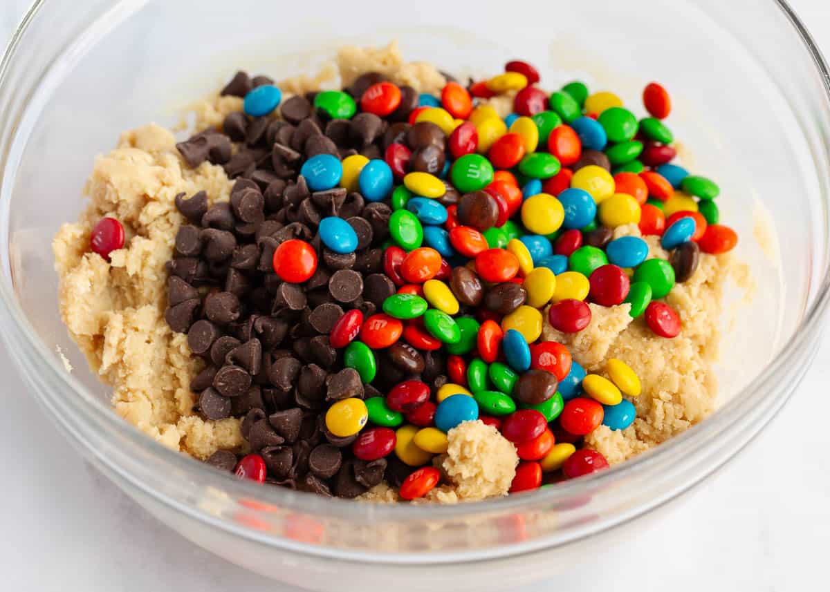 Showing how to make m&m cookies.