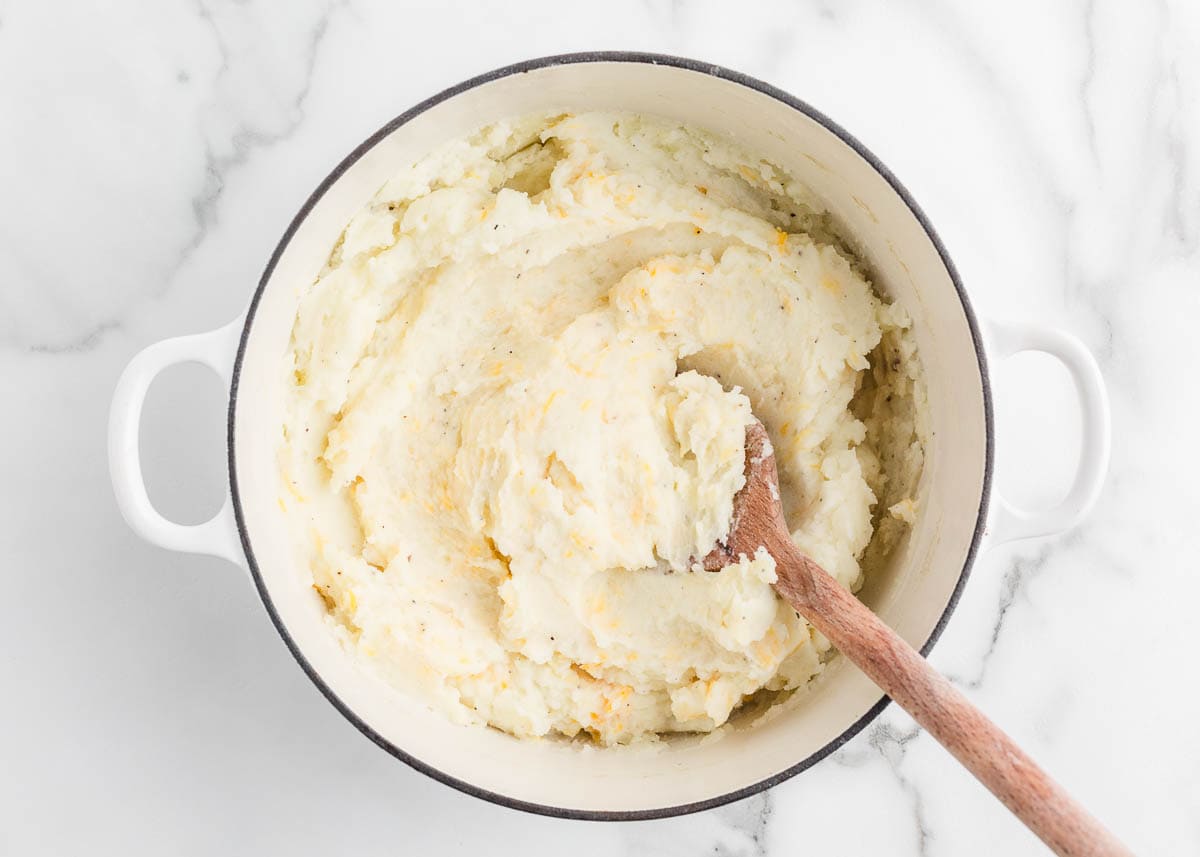 Mashed potatoes in a pot.