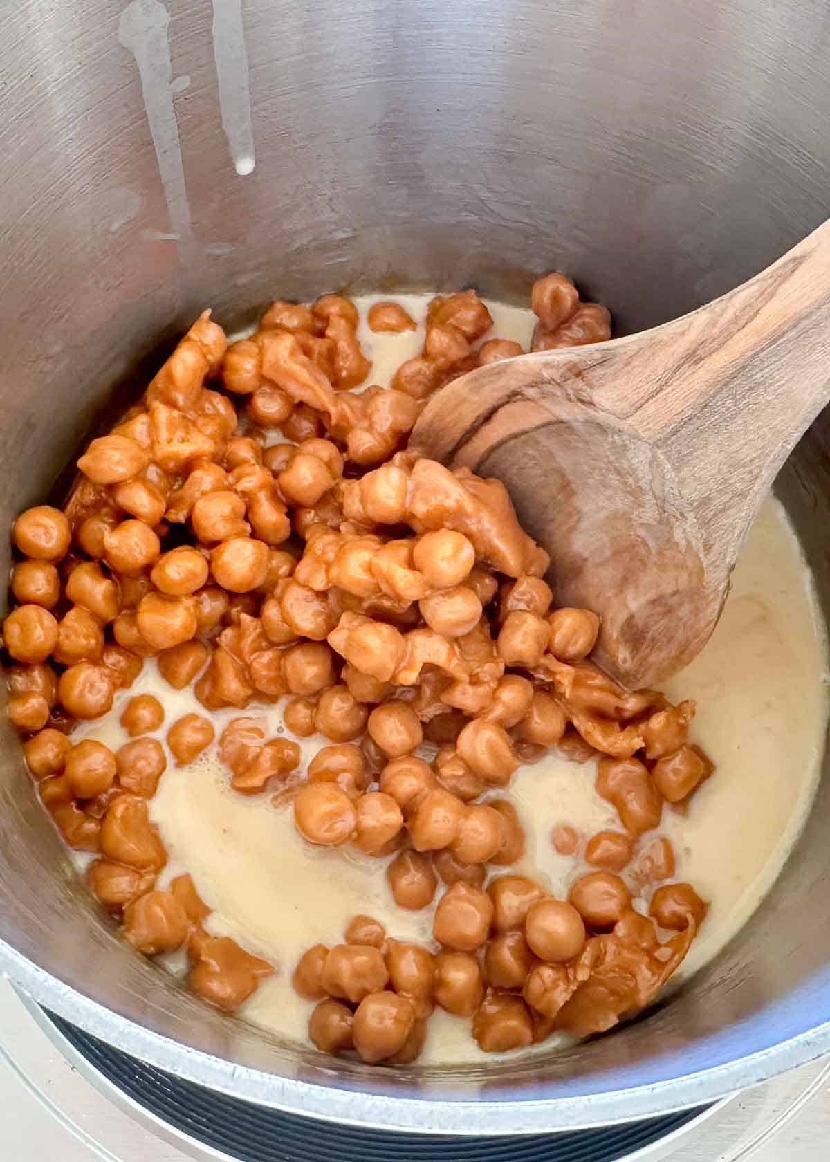 Showing how to make caramel sauce.