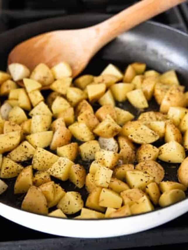 Making potatoes in a skillet.