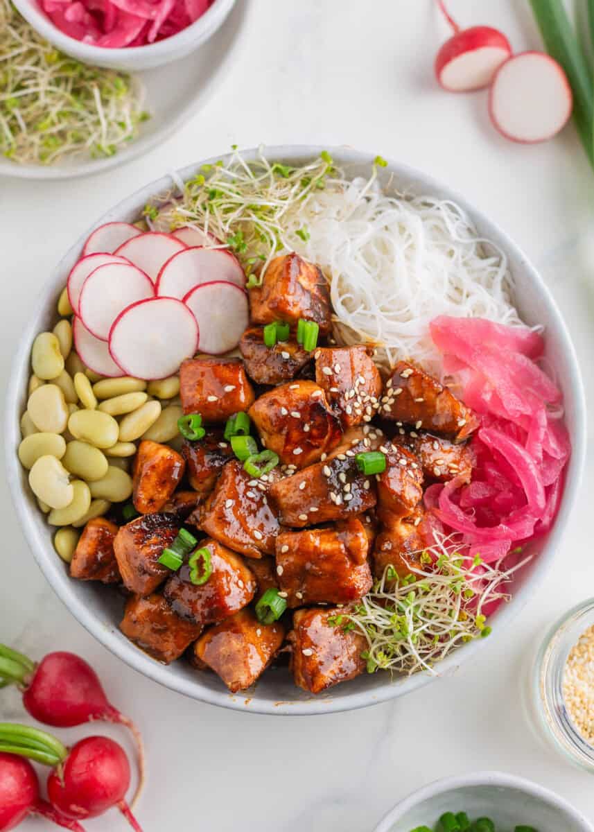 Salmon bowl with vegetables.