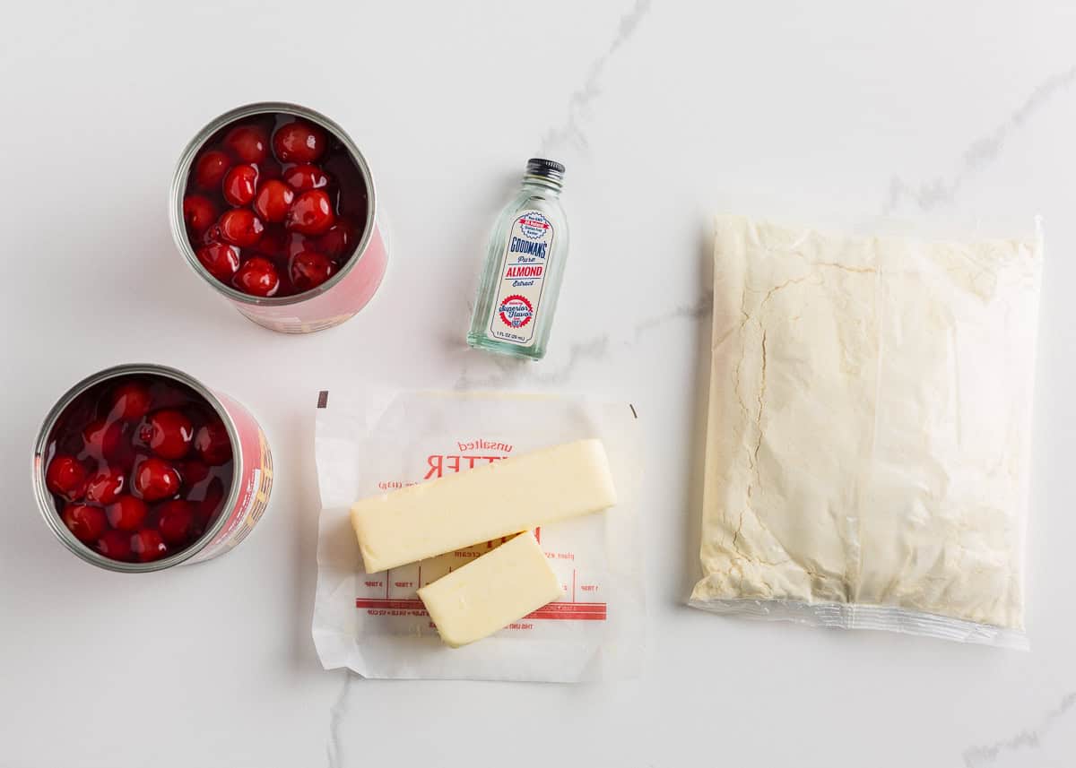 Cherry dump cake ingredients.