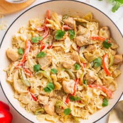 Chicken fajita pasta in a skillet.